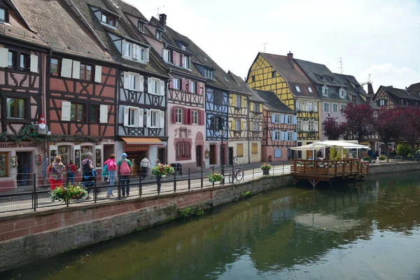 Fransa 'nın Grand Est bölgesindeki Alsazia' daki güzel Colmar kasabası.