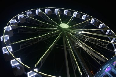Panorami Tekerleği Gece ışıkları