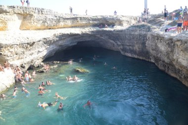 Harika denizi olan Salento Sahili