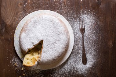 elmalı turta ile krema şeker tozunu