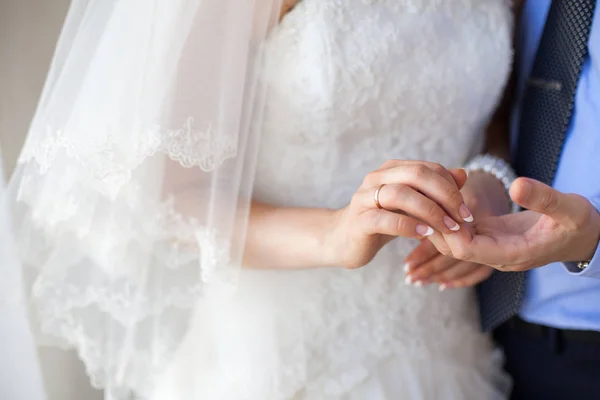 Noiva e noivo dia do casamento — Fotografia de Stock