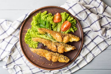 Lezzetli balık tabağı tablo yakın çekim üzerinde pişmiş