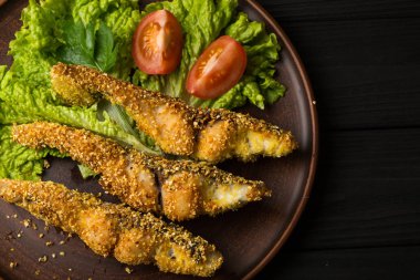 Lezzetli Fırında Balık plaka üzerinde