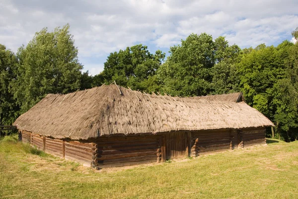 Authentieke Oekraïense dorpshuis. — Stockfoto