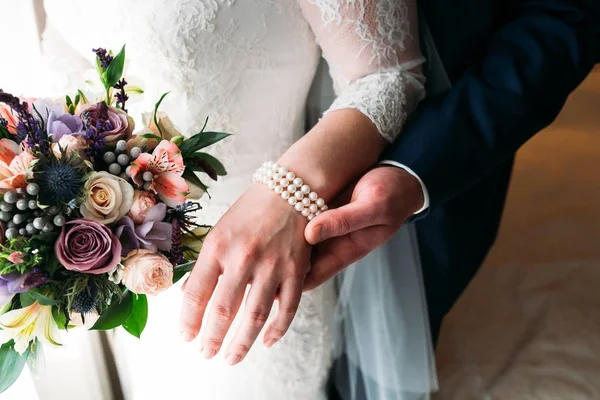 Detail of bride's bouquet and hands holding — Stock Photo, Image