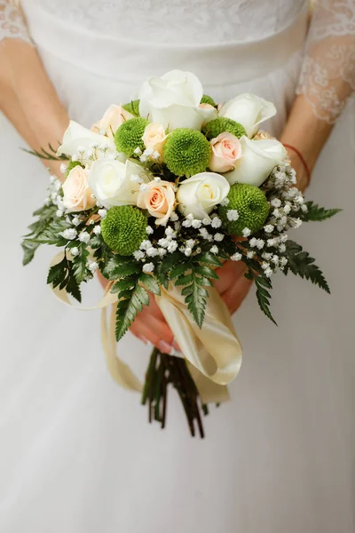 Beautiful wedding bouquet — Stock Photo, Image