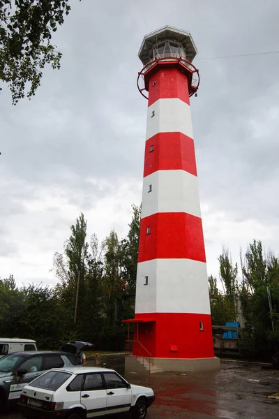 BERDYANSK - UCRAINA, 31 agosto 2016: Faro superiore nel centro della città Berdiansk — Foto Stock