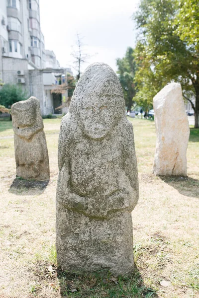 Sensen anthropomorphe Steinskulpturen in Berdjansk, Ukraine — Stockfoto