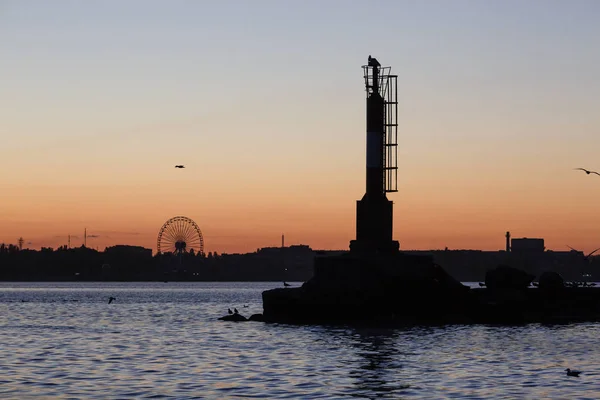 Faro cerca del puerto en el mar de Azov — Foto de Stock