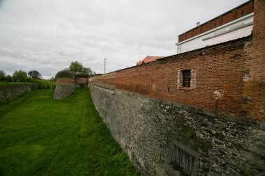 Dubno Kalesi sur parçası çalışır. Ukrayna