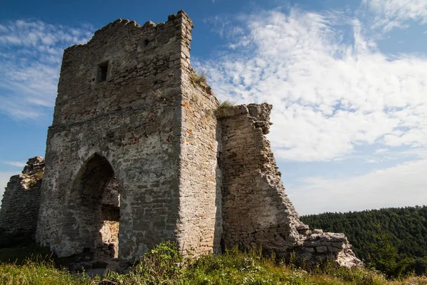 Famous Ukrainian landmark: scenic summer view of the ruins of ancient castle in Kremenets, Ternopil Region, Ukraine — Stock Photo, Image