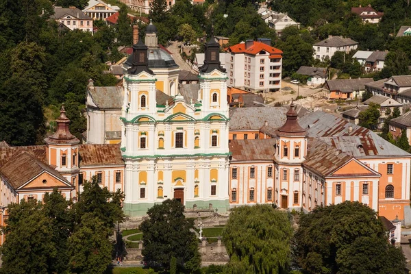 Vue aérienne du sommet du monastère et du séminaire des Jésuites, Kremenets, Ukraine — Photo