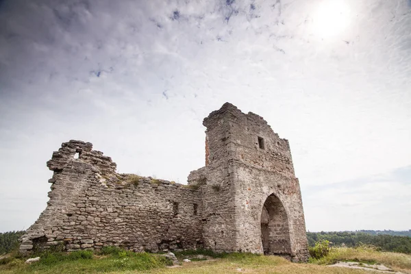 Famoso marco ucraniano: vista panorâmica de verão das ruínas do antigo castelo em Kremenets, região de Ternopil, Ucrânia — Fotografia de Stock