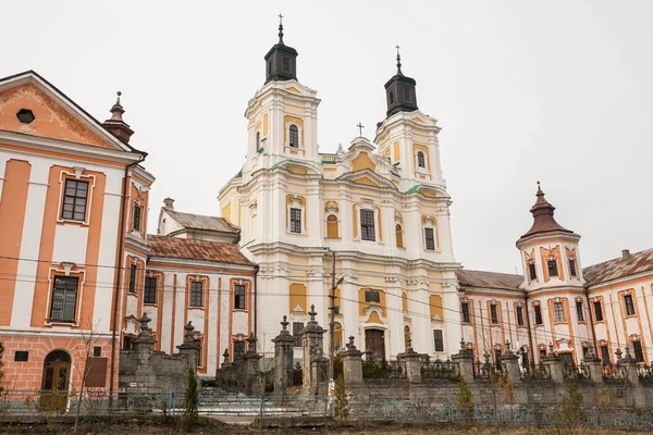 Antiguo Monasterio y Seminario Jesuita, Kremenets, Ucrania — Foto de Stock