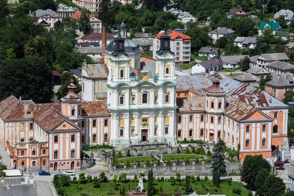 Aeral widok na klasztor jezuitów i seminarium, Krzemieniec, Ukraina — Zdjęcie stockowe