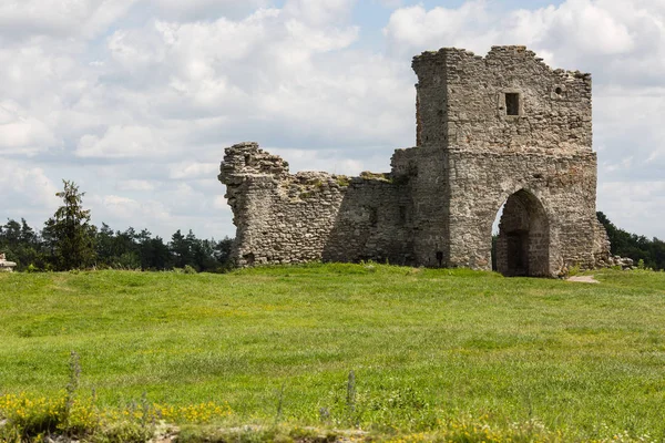 Famous Ukrainian landmark: scenic summer view of the ruins of ancient castle in Kremenets, Ternopil Region, Ukraine — Stock Photo, Image