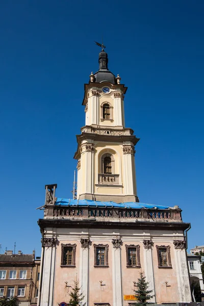 Ayuntamiento de Freedom Square en Buchach, Ucrania — Foto de Stock