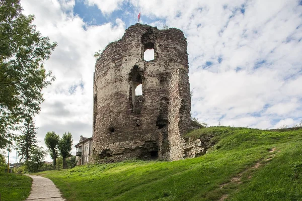 Развалины замка в Бучаче Тернопольской области, Украина — стоковое фото