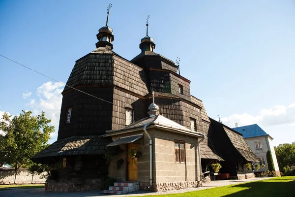 Деревянная церковь в Черткове, Украина — стоковое фото