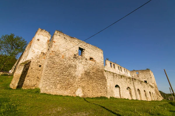 Руины старой крепости в Черткове, Украина — стоковое фото