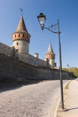 Kamianets-Podilskyi kalede görünümüne yaz