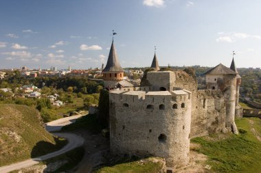 Kamianets-Podilskyi kalede görünümüne yaz