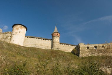 Kamianets-Podilskyi kalede görünümüne yaz