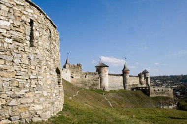 Kamianets-Podilskyi kalede görünümüne yaz