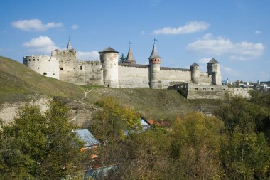 Kamianets-Podilskyi kalede görünümüne yaz