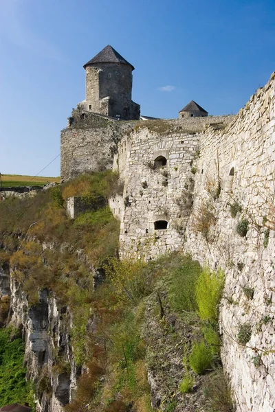 Letní pohled na hrad v Kamianets-Podilskyi — Stock fotografie