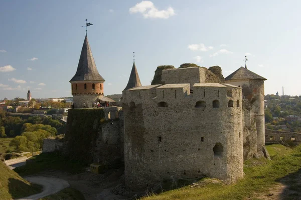 Vista de verão para o castelo em Kamianets-Podilskyi — Fotografia de Stock