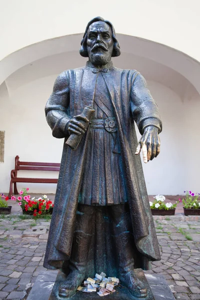 Статую князя Подільський Федір Корятович (1331-1414) в замку Паланок, Мукачеве, Україна — стокове фото