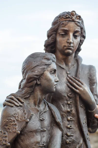 Monument of Ilona Zrinyi and her son Ferenc Rakoczy in Mukacheve castle, Ukraine — Stock Photo, Image
