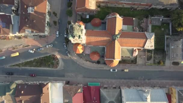 パノラマ空撮中心街 Chortkiv ドミニカ共和国教会と聖スタニスラウスへ 黄金の時間で撮影します ウクライナ テルノーピリ地域 — ストック動画