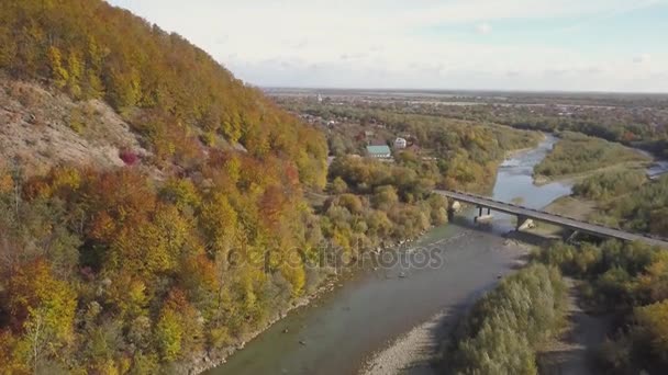 Repül Folyó Hegyek Közelében Nadvirnán Ukrajna — Stock videók