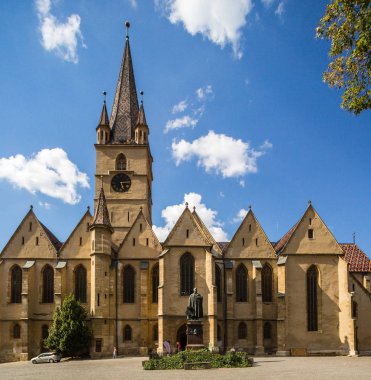 Sibiu - Romanya, 18 Temmuz 2017: Ana courtyard Saint Mary Romen Sibiu Lutheran Katedrali