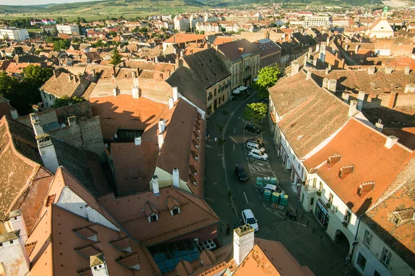 Sibiu - Roumanie, 18 juillet 2017 : Vue sur les toits des maisons dans le centre de Sibiu d'en haut, Roumanie — Photo