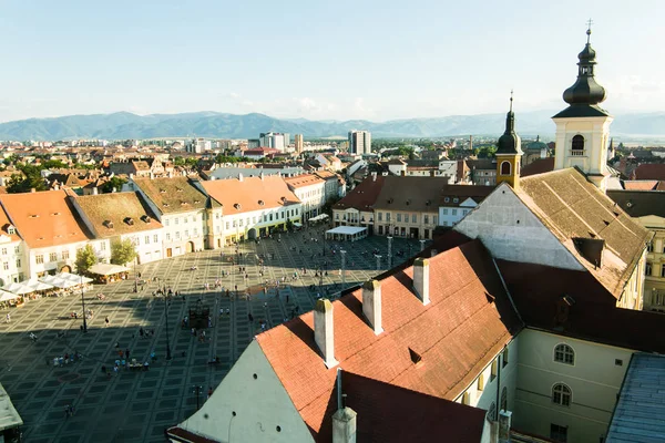 Sibiu - Roumanie, 18 juillet 2017 : Piata Mare (Grande place) à Sibiu, Roumanie en été — Photo