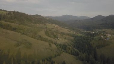 Dzembronya Köyü, Ukrayna tarafından yaz Karpat Dağları'nın hava Üstten Görünüm