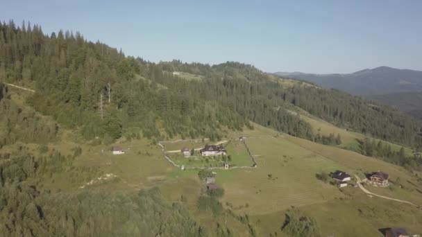 Vista Panoramica Monastero Ortodosso Nel Villaggio Carpathain Dzembronya Ucraina — Video Stock