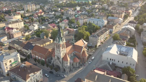 Luchtfoto naar de Dominicaanse kerk in Chortkiv — Stockfoto