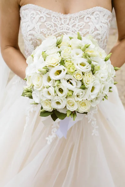 Beautiful wedding bouquet — Stock Photo, Image