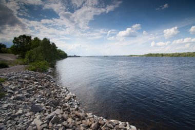 Panoramik dağ Kanev, Cherkassy region, küçük ada ve geniş Dnieper hidroelektrik baraj Tarasova üzerinden