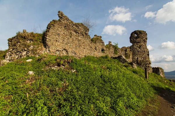 De ruïnes van het kasteel — Stockfoto