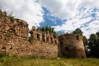 eski bir kale kalıntıları