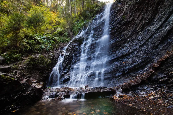 Waterfall Huk in the Carpathian mountains — Stock Photo, Image