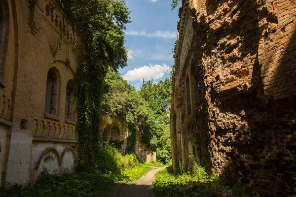 Ruins of Tarakanivskiy Fort (Fort Dubno, Dubno New Castle) - fortification, architectural monument of 19th century — Stock Photo, Image