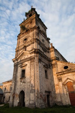 Pidkamin, Ukrayna Dominik manastır mahvetti
