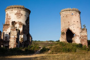 Chervonograd Köyü eski bir kale kalıntıları. Ukrai