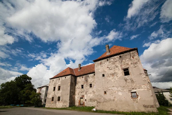 Zamku Saint Miklos jest zbudowany na przełomie wieków 14 i 15, zakarpacki — Zdjęcie stockowe